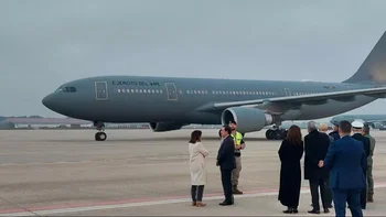 El avión del Ejército del Aire de los españoles evacuados de Gaza en la base aérea de Torrejón