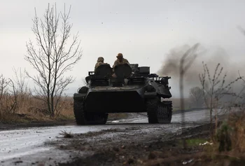 Un tanque ucraniano patrulla en la región de Donetsk, donde la contraofensiva está estancada
