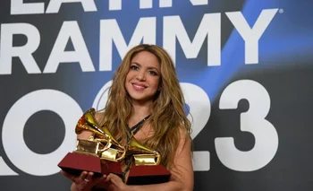 Shakira con sus Grammy 