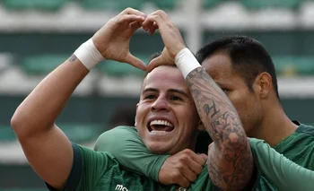 Henry Vaca celebra su gol ante Perú