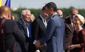 Foto de archivo. Josep Borrell y Pedro Sánchez durante la inauguración de la Presidencia española del Consejo de la Unión Europea, a 3 de julio de 2023.