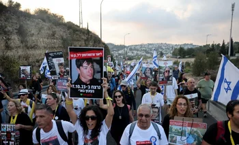 La multitud salió el martes de Tel Aviv y recorrió los casi sesenta kilómetros de distancia que la separaban de Jerusalén.
