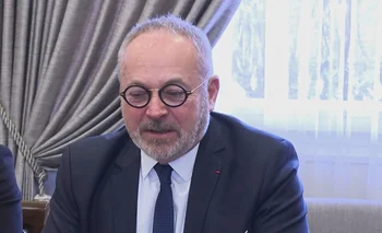 El senador Joël Guerriau, que intentó abusar el martes pasado de la diputada Sandrine Josso, enfrenta la posibilidad de una condena a 5 años de prisión. 