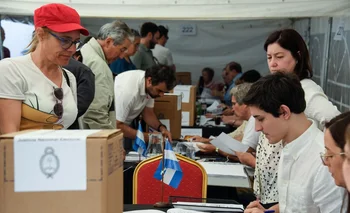Votantes en Montevideo.