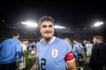 José María Giménez volvió a vestirse de celeste con la selección uruguaya luego de casi un año y celebró en La Bombonera ante Argentina