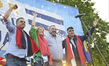 Yamandú Orsi, Carolina Cosse, Mario Bergara y Andrés Lima, precandidatos del Frente Amplio. (Archivo)