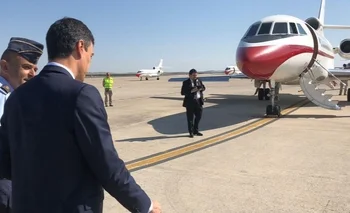 Pedro Sánchez a punto de abordar un avión