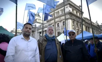 Los dirigentes sociales salieron este lunes a manifestarse en contra de las políticas de Milei