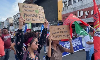 Las movilizaciones y cortes de calle contra un contrato minero cumplen la quinta semana en Panamá. 