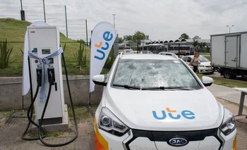 El nuevo punto de carga de autos eléctricos de UTE.