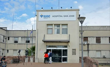 Entrada principal del Hospital de San José