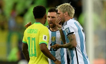 El tenso cruce entre Messi y Rodrygo.
