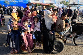 Refugiados palestinos en el sur de Gaza intentan volver a sus hogares, pero el ejército israelí advirtió que está prohibido