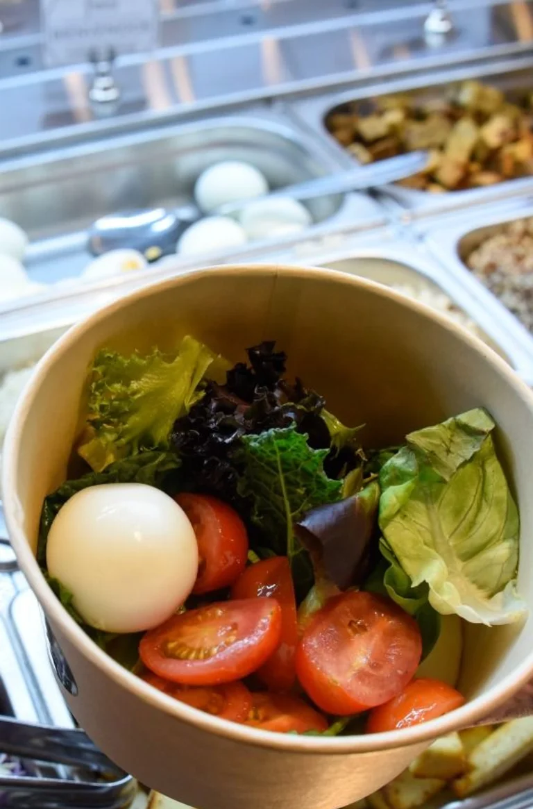 El salad bar es la vedette de la propuesta de Foodies