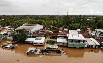 El gobierno vietnamita informó que entre 2016 y 2023 desaparecieron al menos 750 kilómetros de orillas y cerca de 2.000 casas debido a la erosión.