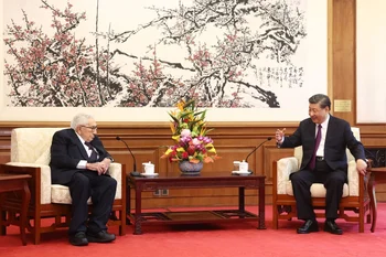 Henry Kissinger en una de sus últimas apariciones públicas en Beijing, en julio pasado, reunido con el mandatario chino Xi Jinping.