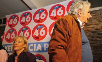 Foto de archivo. José Mujica y Carolina Cosse