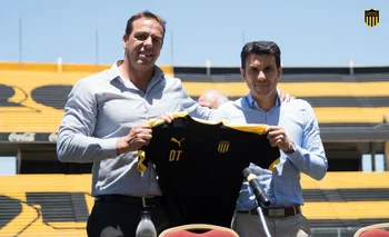 Ignacio Ruglio el día de la asunción de Mauricio Larriera como técnico de Peñarol