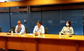 Médicos de Casa de Galicia fueron al Parlamento.