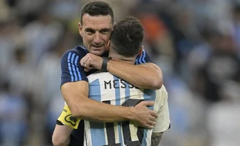 La selección argentina de Scaloni, con Messi en cancha, enfrenta a Australia