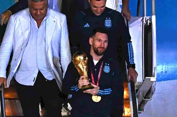 Messi llegó en diciembre a Buenos Aires con la Copa del Mundo