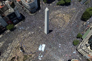 Hinchas argentinos desbordaron el Obelisco