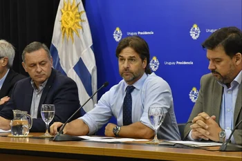 Luis Lacalle Pou hizo el anuncio junto a Adrián Peña y Álvaro Delgado
