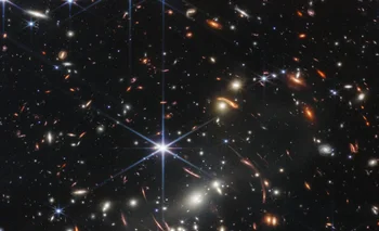 SMACS 0723: La imagen infrarroja más profunda y nítida jamás tomada del universo primitivo por el Telescopio espacial James Webb. 
