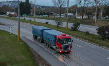 Camión de transporte de carga internacional