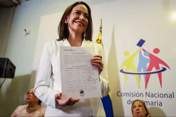 Corina Machado ganó la interna opositora pero está proscripta electoralmente por la justicia