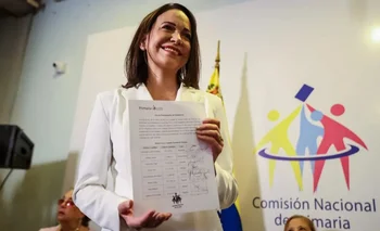 Corina Machado ganó la interna opositora pero está proscripta electoralmente por la justicia