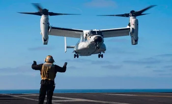 El Osprey, que puede operar como un helicóptero o como un avión de alas fijas, ha sufrido una cadena de accidentes mortales los últimos años.