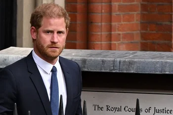 Según el gobierno, la decisión resultó del cambio de estatus que el duque de Sussex decidió realizar al convertirse en miembro sin función oficial de la familia real.
