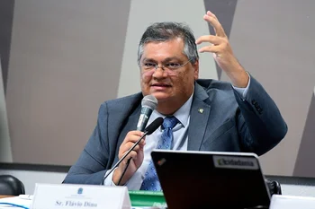 El ministro de Justicia, Flavio Dino, dijo que la neutralización de la red de tráfico de armas interrumpe su provisión a las dos principales facciones criminales de Brasil.