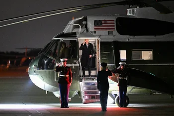 Biden, en campaña a los 81 años, regresa a Washington tras una cena con aportantes en Boston.