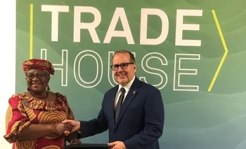 La firma del Memorando fue precedida por una reunión entre la Directora General de la OMC, Ngozi Okonjo-Iweala, y el Subdirector General del IICA, Lloyd Day, sobre la importancia de un robustecimiento de la participación activa de los países de América Latina y el Caribe en la entidad rectora del comercio mundial.
