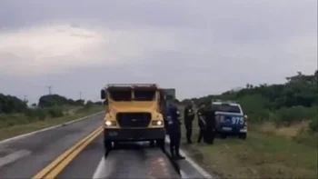 Llovió dinero en Corrientes: un camión de caudales perdió su carga en Ruta 12
