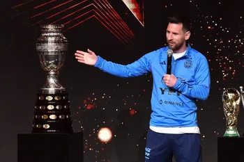 Messi y el trofeo de la Copa América