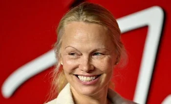 Pamela Anderson asistió a los Fashion Awards 2023 de Londres.