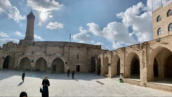 Así era la Gran Mezquita de Gaza construida en el siglo VII por el primer califa en la Franja.