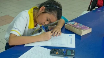 Los niños de Singapur obtienen mejores resultados en matemáticas que los de otros países.
