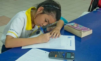 Los niños de Singapur obtienen mejores resultados en matemáticas que los de otros países.