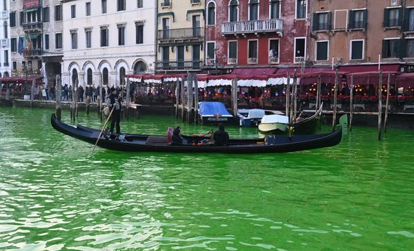 Venezia è diventata verde di rabbia per il “fallimento” della COP28 sul clima