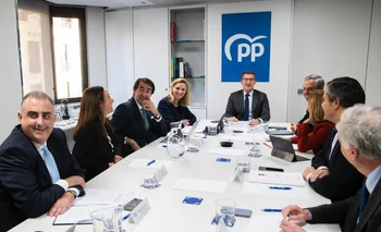 El presidente del Partido Popular, Alberto Núñez Feijóo, en una reunión con los consejeros de Vivienda en las Comunidades Autónomas gobernadas por el PP.