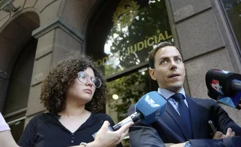 Martina Casás junto a su abogado Juan Raúl Williman