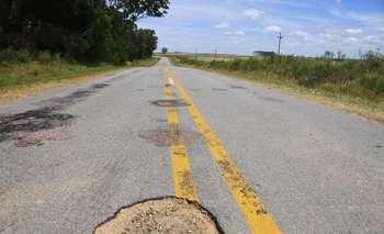 Ruta deteriorada en Uruguay. (Foto archivo)