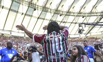 Ronaldinho, cautivó a los "torcedores" de Flu en Maracaná<br>