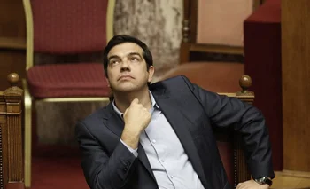El primer ministro griego, Alexis Tsipras, el miércoles en el parlamento heleno durante el debate con los legisladores <br>