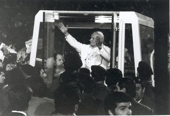 Foto de Archivo, visita de Juan Pablo II