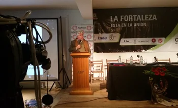 El ministro Tabaré Aguerre, durante su discurso en la rural floridense